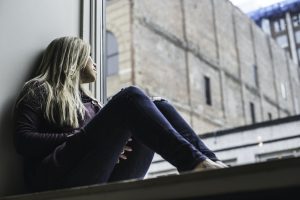 Une femme s'inquiète de l'impact des cigarettes sur sa fertilité.